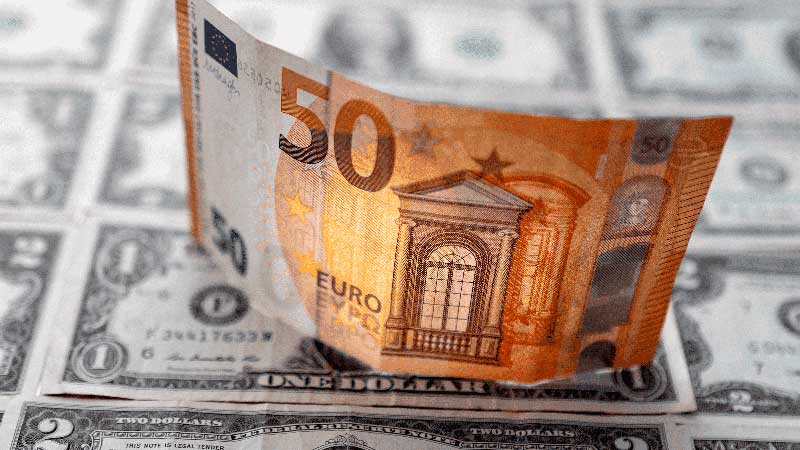 Euro equals dollar. Why will the euro continue to fall?